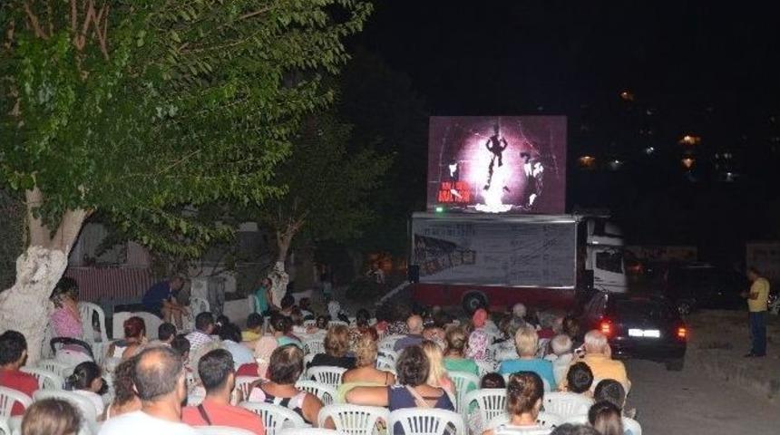 Kuşadası&rsquo;nda A&ccedil;ıkhava Film G&ouml;sterim G&uuml;nleri Devam Ediyor