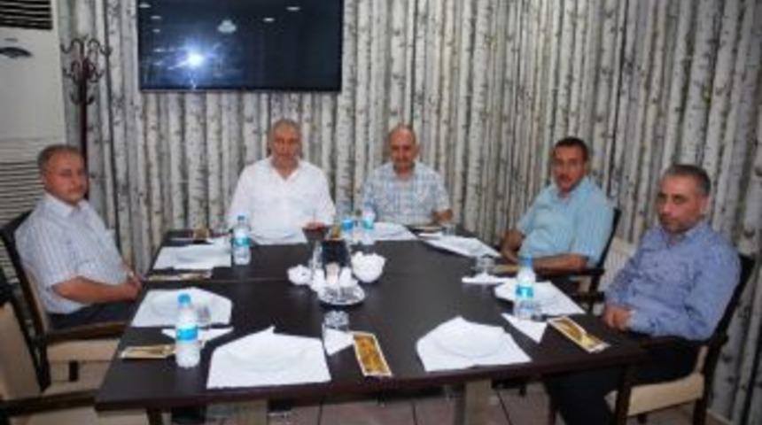 Ak Parti&rsquo;nin &lsquo;vefa&rsquo; Ziyaretleri S&uuml;r&uuml;yor