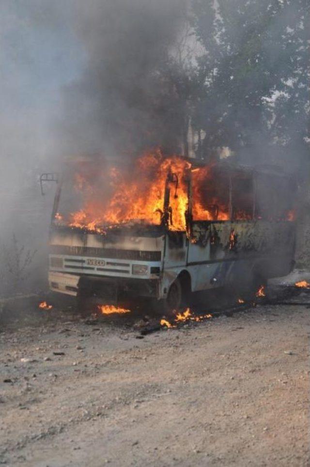 Park Halindeki Midibüs Alev Alev Yandı 2