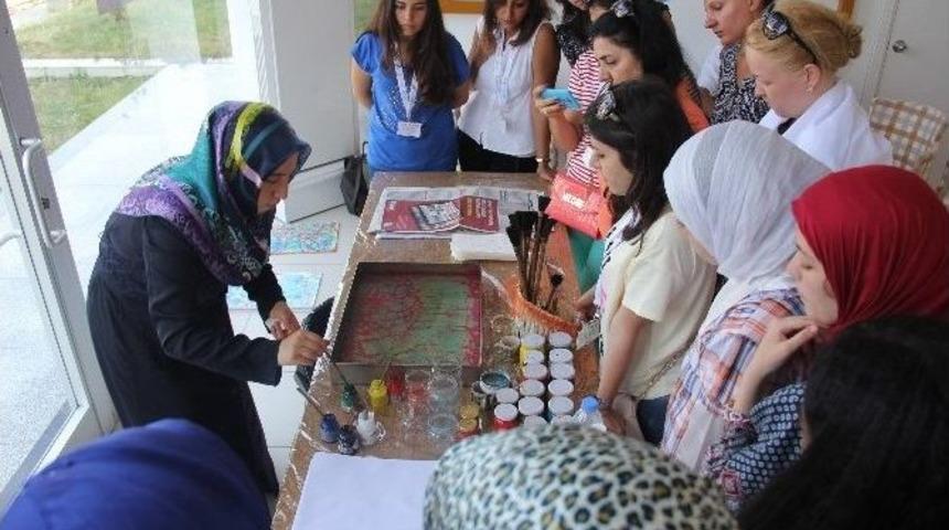 Gençler Yaz Boyunca Hem Eğleniyor Hem Öğreniyor