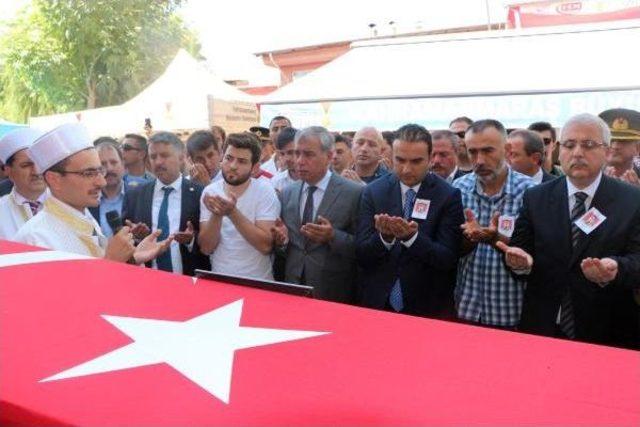 Şehit Er Ömer Erüstün, Afşin'de Gözyaşlarıyla Toprağa Verildi