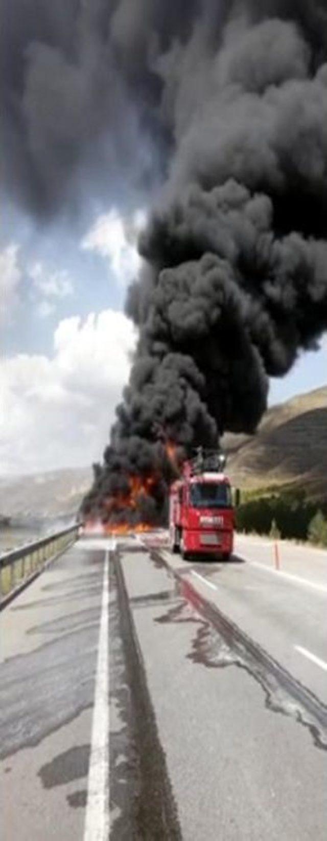 Tır ın Dorsesindeki 25 Ton Madeni Yağ Alev Alev Yandı 1