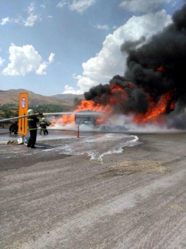 Tır ın Dorsesindeki 25 Ton Madeni Yağ Alev Alev Yandı 2