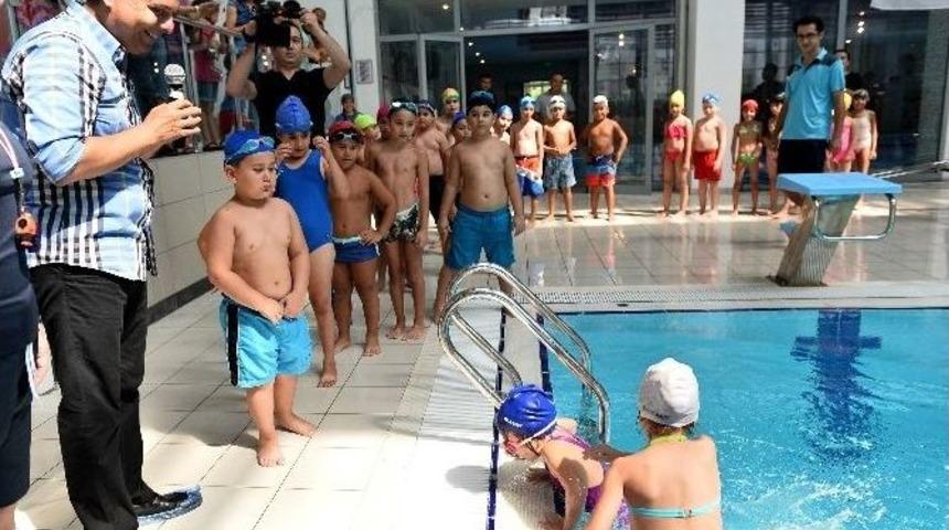 Muratpaşa Belediyesi Y&uuml;zme Kursları S&uuml;r&uuml;yor