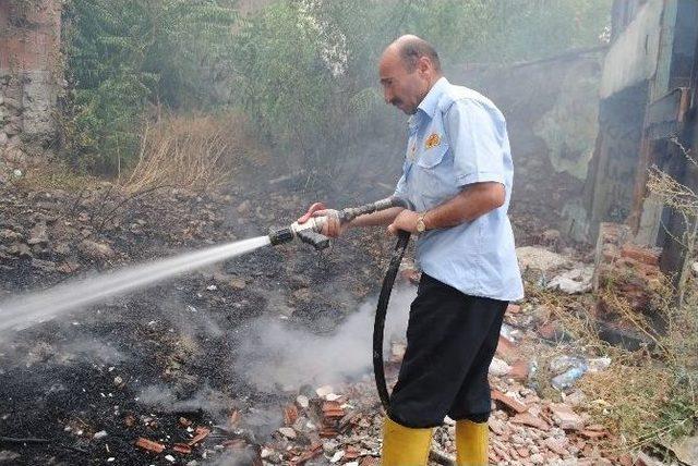 Yalıboyu Evleri Yangın Tehlikesi Atlattı