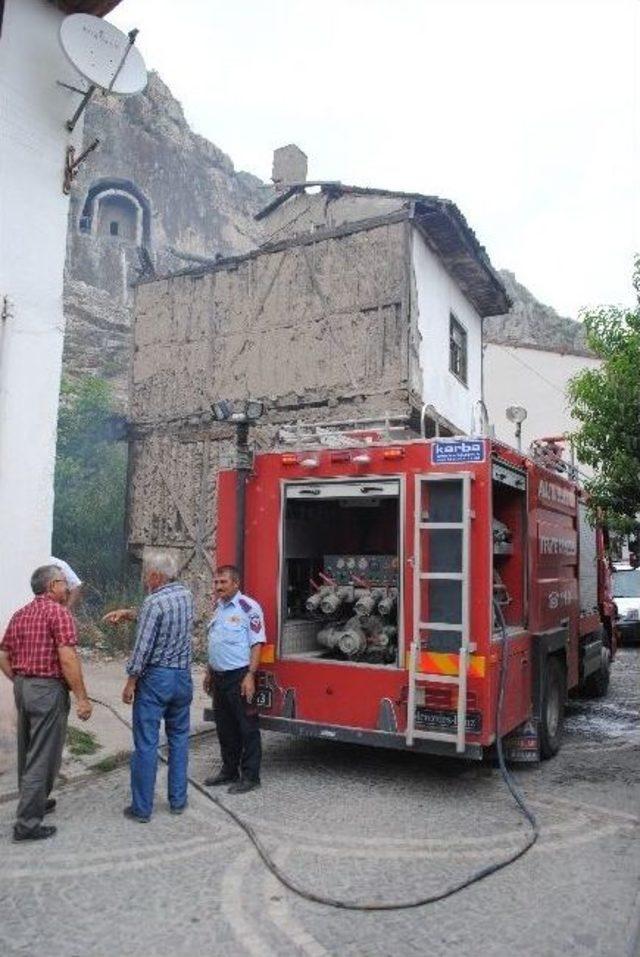 Yalıboyu Evleri Yangın Tehlikesi Atlattı