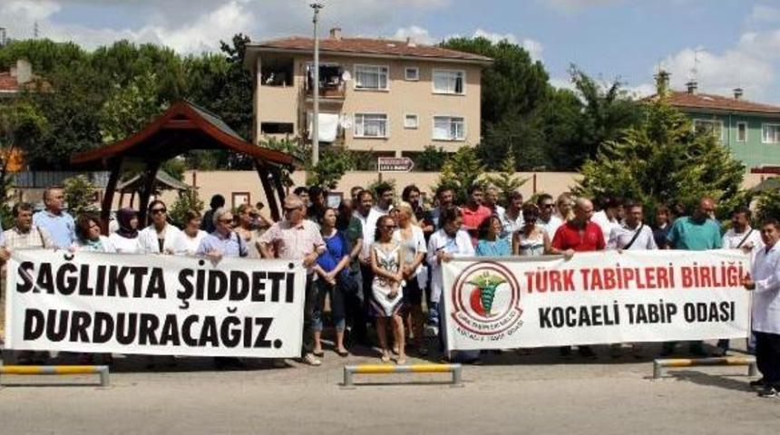 Cezaevinden Hastaneye Getirilen Mahkum Doktoru Yumrukladı