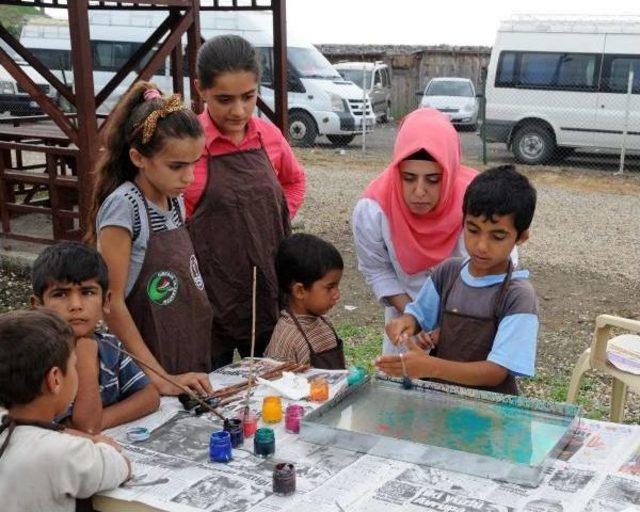 Mevsimlik Fındık Işçilerinin Çocuklarına Ebru Kursu