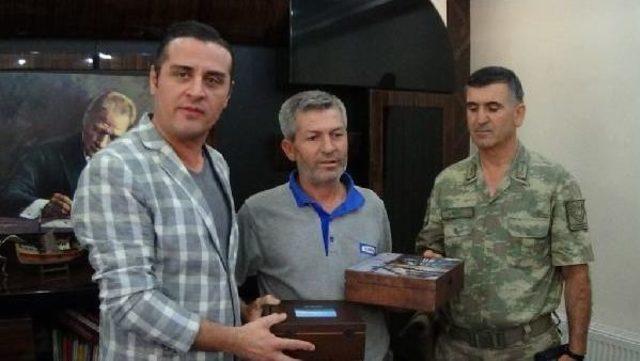 Pkk nın Katliamını &Ouml;nleyen Tanker Şof&ouml;r&uuml;ne &Ouml;d&uuml;l 1