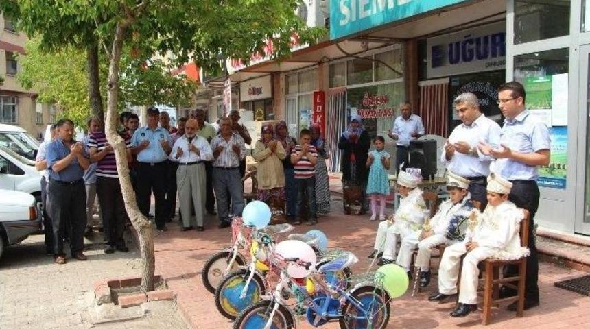 S&uuml;nnet &Ccedil;ocuklarına Bisiklet Ve &Ccedil;eyrek Altın