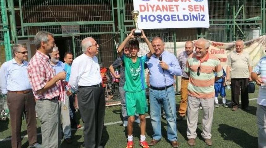 &Ouml;nce Kur&rsquo;an-ı Kerim &Ouml;ğrendiler, Sonra Sahada H&uuml;nerlerini Sergilediler