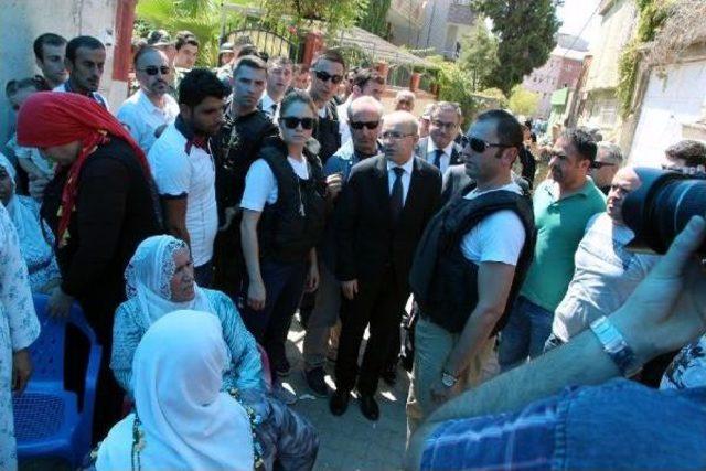 Bakan Şimşek, Silopi’De Şehit Askerin Taziyesine Katıldı