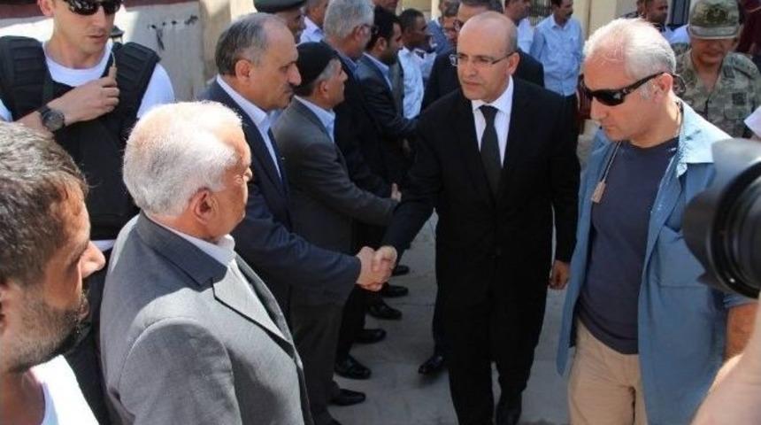 Bakan Şimşek&rsquo;ten Şehit Evine Taziye Ziyareti