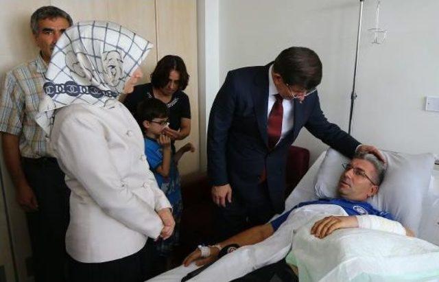 Davutoğlu, Terör Saldırılarında Yaralanan Gazileri Ziyaret Etti