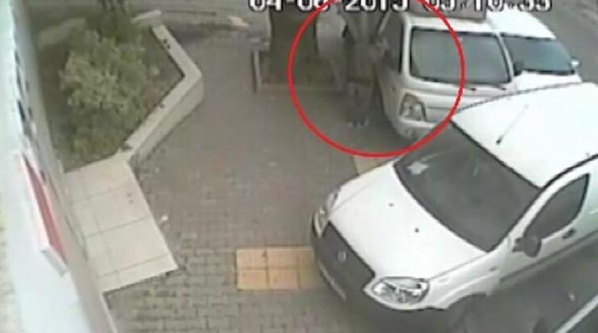 Su&ccedil; Makinesi Kamyonet &Ccedil;alarken G&uuml;venlik Kamerasına Yakalandı