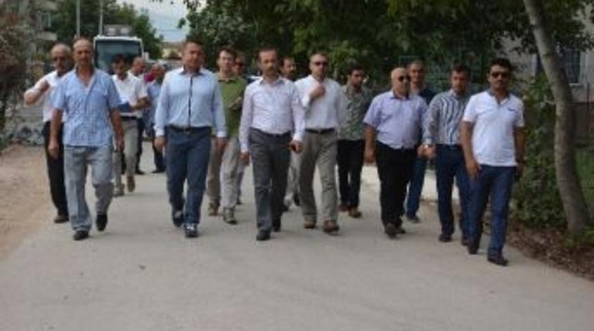 İzmit Belediyesi Mahalle Turlarına Devam Ediyor