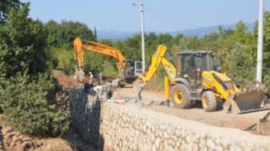 Kartepe&rsquo;de Sele Ve Toprak Kaymasına Karşı Taş Duvarlar &Ouml;r&uuml;ld&uuml;