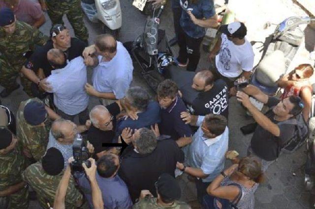 Yunan Savunma Bakanı, İstanköy'de Protesto Edildi