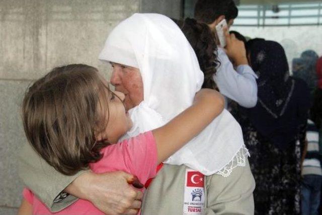 Şanlıurfa'da Ilk Hacı Adayı Kafilesi Dualarla Uğurlandı