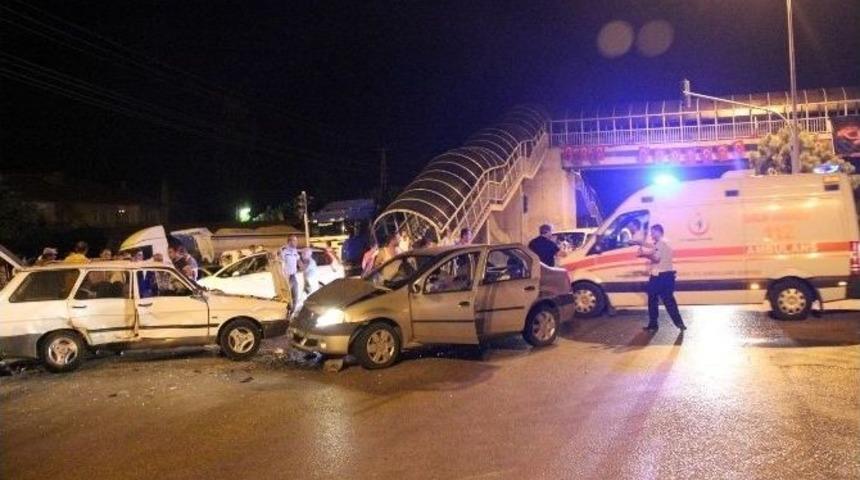 Beypazarı&rsquo;nda D&uuml;ğ&uuml;n D&ouml;n&uuml;ş&uuml; Trafik Kazası: 2&rsquo;si Ağır 6 Yaralı