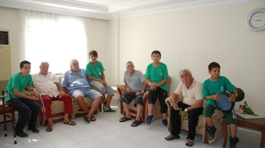 Kamp &Ouml;ğrencilerinden Huzurevi Sakinlerine Ziyaret