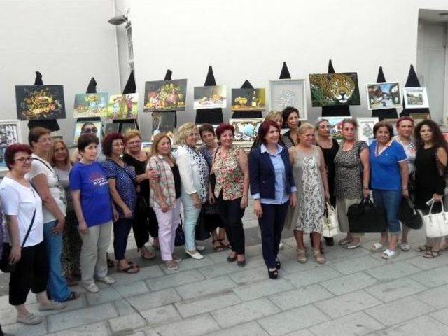 Avcılar&rsquo;Da Saldırıya Uğrayan M&uuml;zisyenlere Sahne Ve Atat&uuml;rk Heykelciği 2