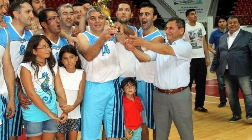 B&uuml;y&uuml;kşehir Belediyesi Şirketler Basketbol Ligi Şampiyonu H&uuml;rriyet End&uuml;stri Meslek Lisesi Oldu