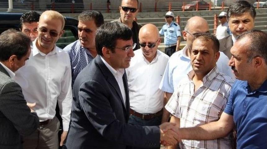 Bakan Yılmaz, Saldırı Sonrası Ak Parti Diyarbakır İl Başkanlığı&rsquo;nı Ziyaret Etti