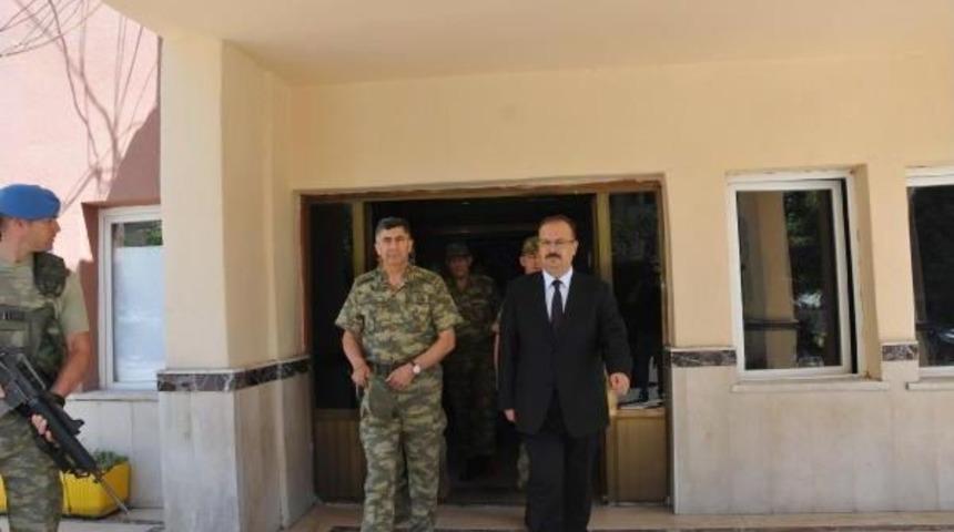 Kara Kuvvetleri Komutanı Orgeneral &Ccedil;olak, Hakkari'de