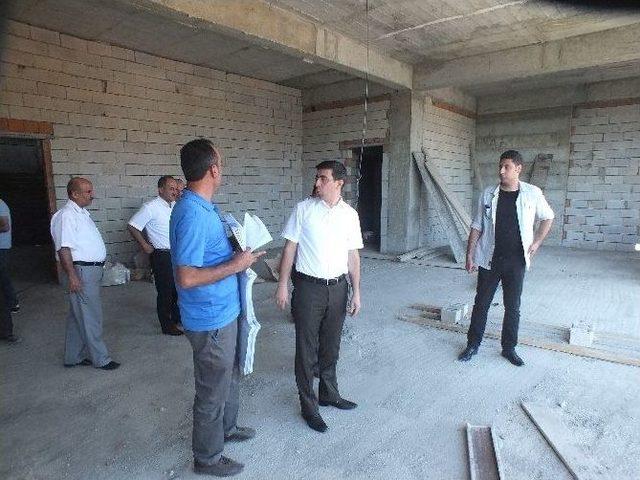Kaymakam Yeni Yapılan H&uuml;k&uuml;met Konağı İnşaatını Gezdi 1