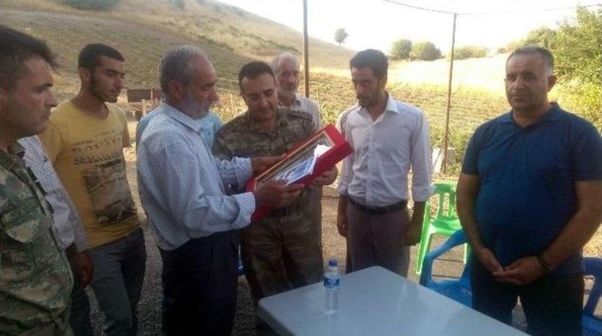 Şehit Babasına Şehadet Belgesi Verildi