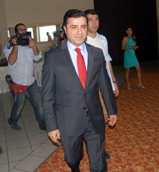 Demirtaş; Pkk'nın Amasız Olarak Eylemelerini Durdurması Lazım, Türkiye Iç Savaş Tehlikesiyle Karşı Karşıya