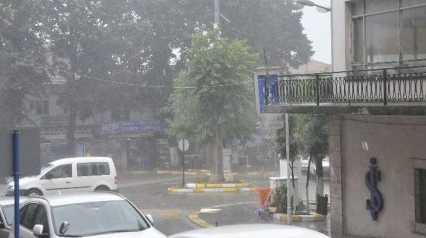 Ak&ccedil;akoca&rsquo;da Yaz Yağmuru Etkili Oldu