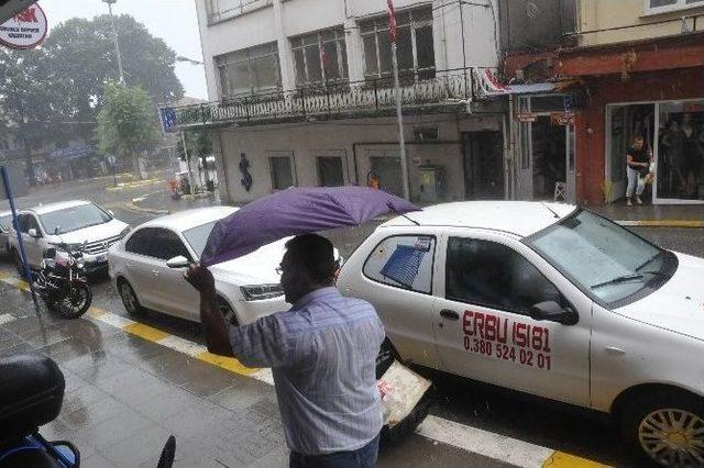 Akçakoca’da Yaz Yağmuru Etkili Oldu