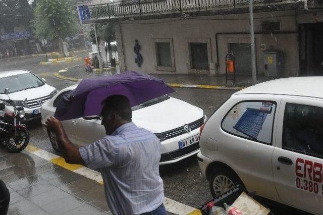 Akçakoca’da Yaz Yağmuru Etkili Oldu