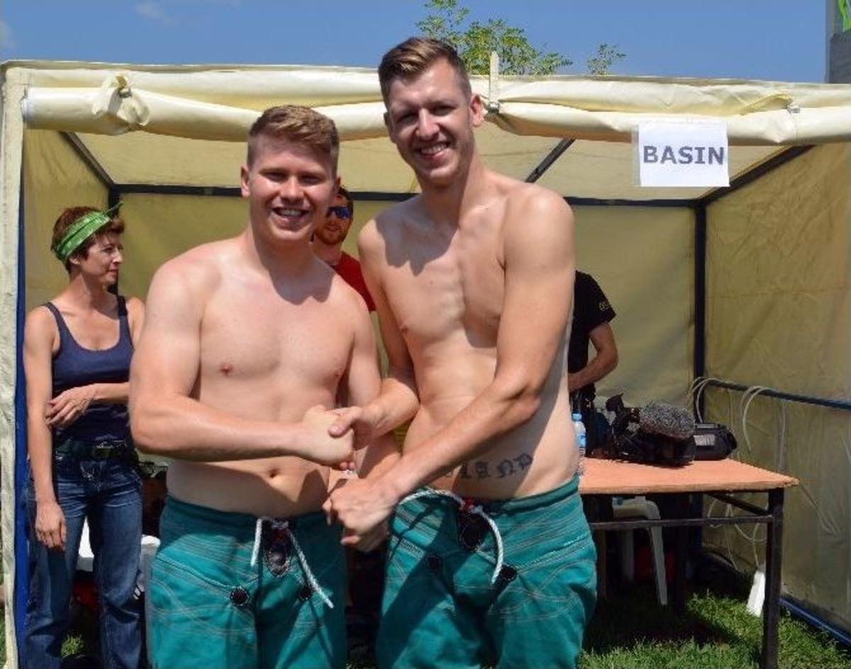 T&uuml;rk Ve İngiliz G&uuml;reş&ccedil;iler Er Meydanında Kapıştı