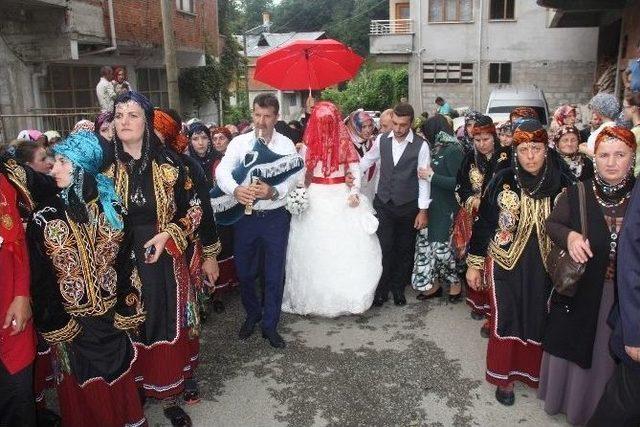 Köy Düğünleri Yeniden Canlanıyor