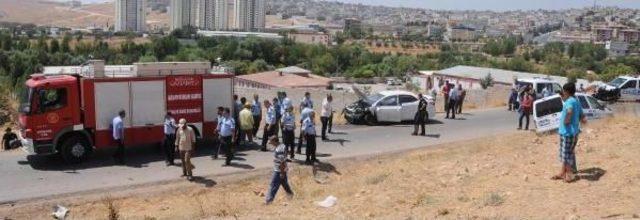 Polisten Kaçan Şüpheliler, Zincirleme Kazaya Karışınca Yakalandı