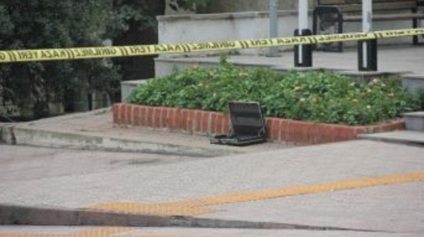 Belediye &Ouml;n&uuml;nde Ş&uuml;pheli &Ccedil;anta Paniği