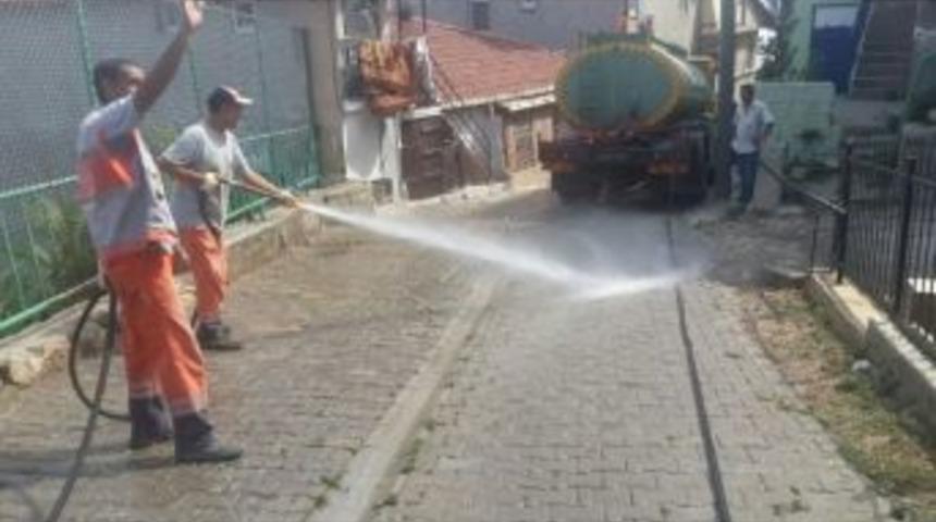 Mahalleler Tazyikli Suyla Yıkanıyor