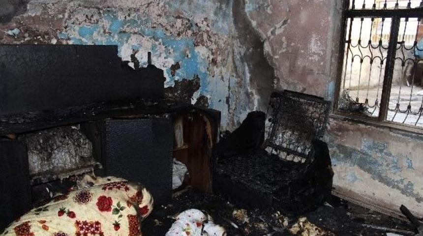 Ev Yangını Korkuttu