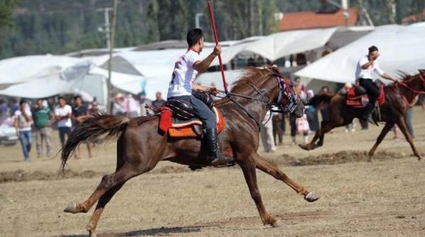 Y&ouml;r&uuml;k Şenliği'nde Ter&ouml;re Protesto (2)