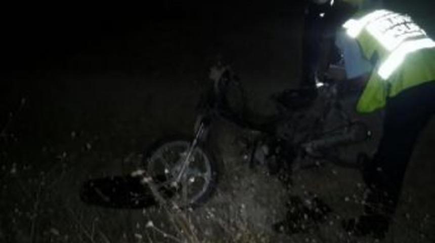 Motosiklet Otomobille &Ccedil;arpıştı: 1 &Ouml;l&uuml;