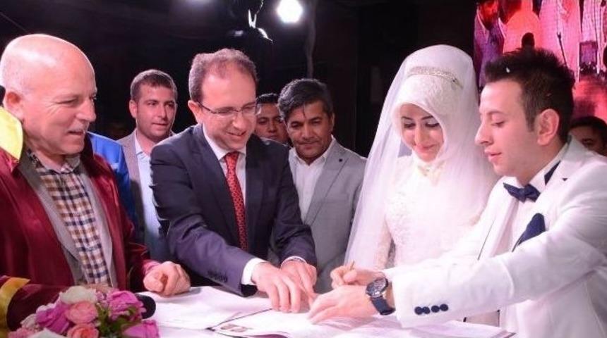 B&uuml;y&uuml;kşehir Belediye Başkanı Sekmen, Bu Kez Danışmanının Nikahını Kıydı