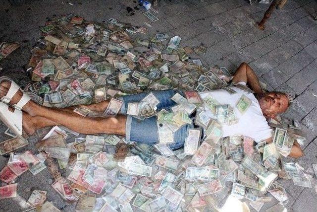 (&ouml;zel Haber) Meteliksiz Milyoner Parasıyla Adam Tarttı 1