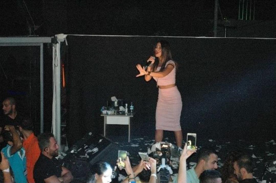 Simge Sağın Bodrum&rsquo;u Salladı