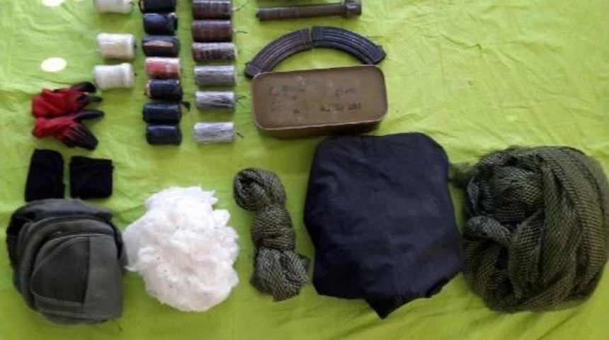 Diyarbakır'da Mezarlıkta Roketatar M&uuml;himmatı Ve 18 Bomba Bulundu