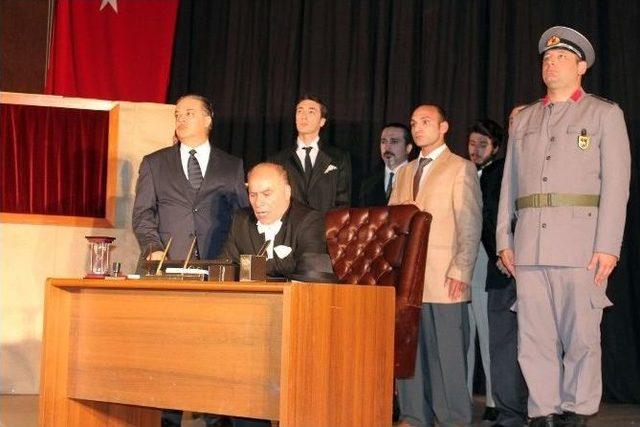 Tekirdağ’da Atatürk’ün Harf İnkılabını Uygulayışına Dair Tiyatral Sunum Yapıldı