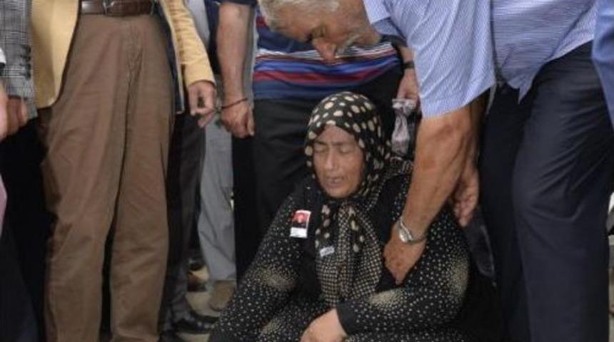 Şehit Y&uuml;zbaşının Yarbay Ağabeyi: D&uuml;ne Kadar &Ccedil;&ouml;z&uuml;m Diyenler Ne Oldu Da Sonradan Savaş Diyor