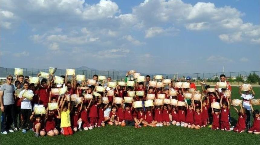 Seydişehir Belediyesi Yaz Spor Okulu Futbol Kursu Tamamlandı